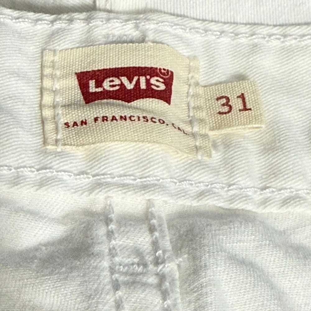 Levis‎ Womens White Chino Shorts Cuffed Mid Rise Size 31 Summer Casual